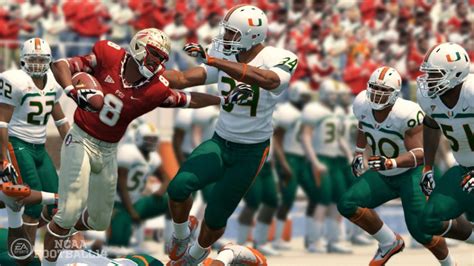 NCAA Football 14 looks to catch up to Madden, but remain faithful to the college game - Polygon