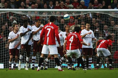 Hargreaves VS Arsenal | Manchester united, Ronaldo free kick, The unit