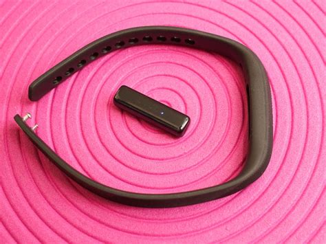 Fitbit Flex 2: Fitbit's first waterproof tracker will cost you $100 (hands-on) - CNET