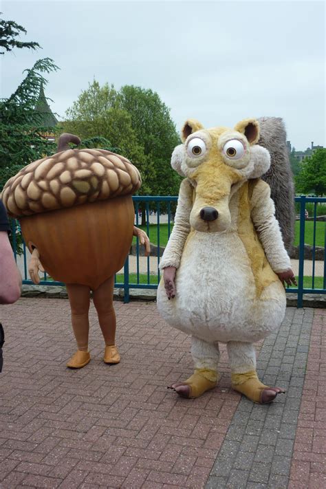 Scrat and Acorn by ggeudraco on DeviantArt