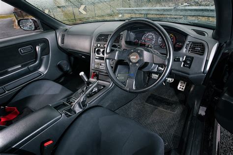 Nissan Skyline R33 Interior