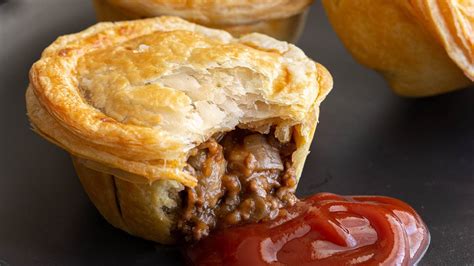 Authentic New Zealand Meat Pie Recipe | Deporecipe.co