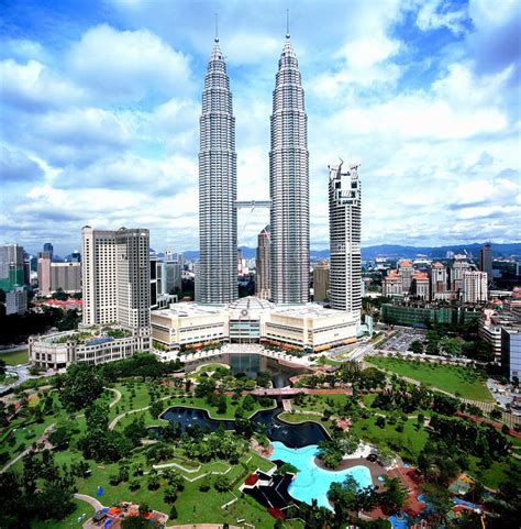 Petronas Twin Towers, Kuala Lumpur, Malaysia. Editorial Photography ...