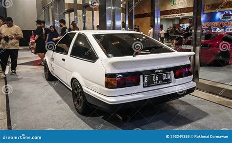 Modified Toyota Corolla Sprinter Trueno AE86 in Indonesia Modification ...