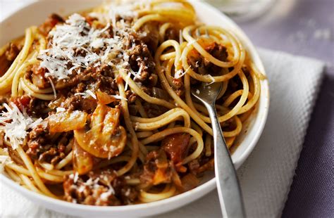 Slimming World's Spaghetti Bolognese | Dinner Recipes | GoodtoKnow