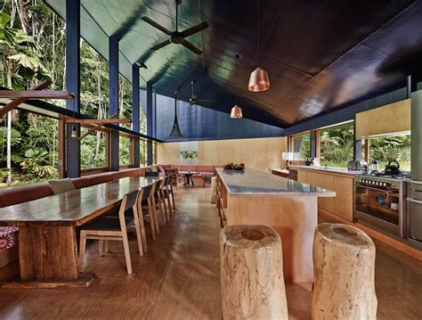 Off-grid home keeps naturally cool in the lush Australian rainforest