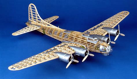 GUILLOWS B17G FLYING FORTRESS GIANT SCALE, BALSA MODEL, FULL SCALE PLANS, G2002