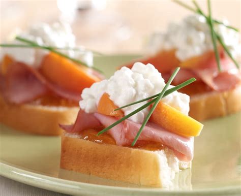 Sweet Hawaiian Ham and Cheese Canapés Recipe - Daisy Brand