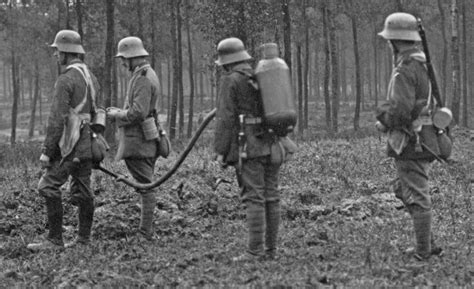 Four-man German flamethrower squad : r/wwi