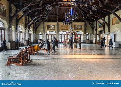 Visitors Inside Mont Royal Chalet in Montreal Editorial Stock Image - Image of park, inside ...