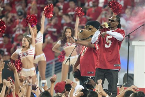 Snoop Dogg wrote an incredible fight song for his son’s high school football team | For The Win