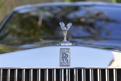 Closeup of Rolls Royce Logo on Car Editorial Photography - Image of expensive, ornament: 130479572