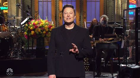 While hosting "SNL," Elon Musk acknowledges having Asperger's