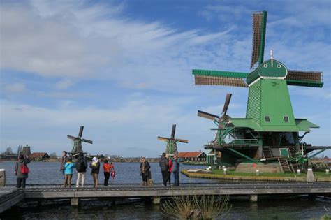 Pilih Kincir Angin Zaanse Schans atau Kinderdijk? - Adlien Travel Journal