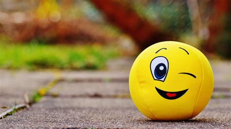 🔥 Download HD 3d Yellow Smile Balls Wallpaper Wallpaperbyte by ...