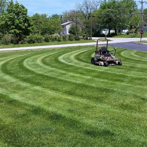 Lawn Care Tip of the Month: Mowing patterns | Grasshopper Mower