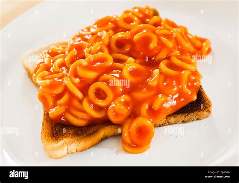 Spaghetti hoops on toast Stock Photo: 62793450 - Alamy