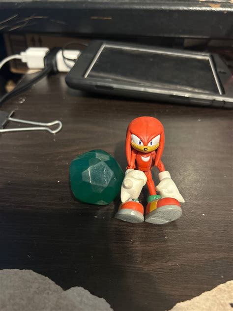 Sonic figure knuckles sit with the master emerald by Hector31298 on DeviantArt