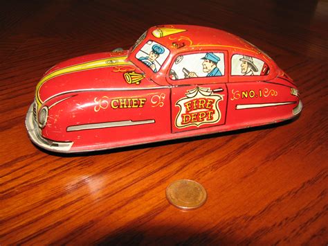 Memories Of The Past: VINTAGE MARX FIRE DEPT WIND-UP TIN TOY CAR (1940'S)