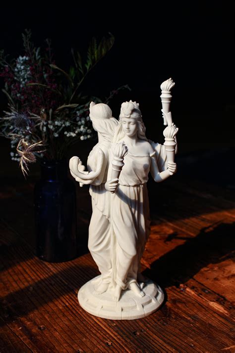 Hecate Statue — Sideshow Gallery