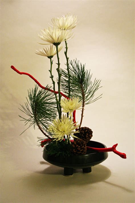 Christmas ikebana with chrysanthemums and pine - KEITH STANLEY | Ikebana arrangements, Flower ...