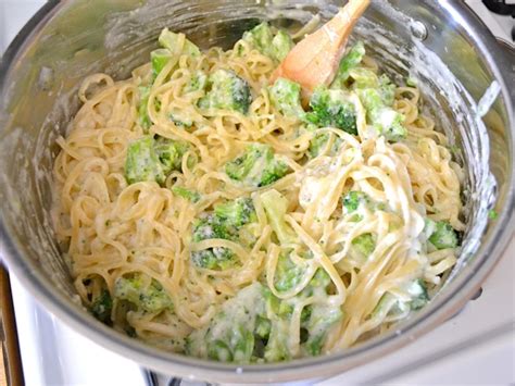 Broccoli Fettuccine Alfredo - Budget Bytes