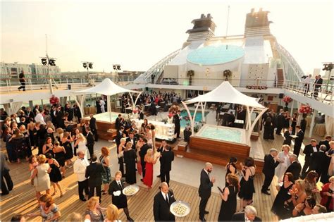 4 Tips To Make Your Company Yacht Party a Great Success! - WanderGlobe