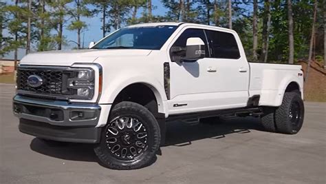 2023 Ford F-450 Super Duty Dually Keeps It Level on Fuel Forged 22s Wrapped in 35s - autoevolution