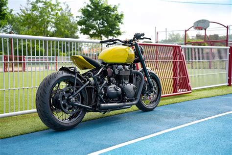 YELLOW EDITION: Triumph Bobber by FCR Original. - Pipeburn