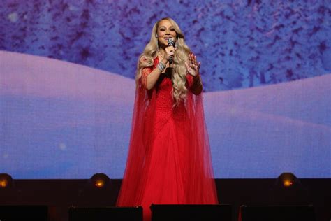 Mariah Carey MSG 2023 Christmas tour sparkles for final show