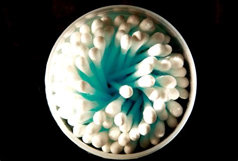 File:Cotton swabs (or cotton buds) -in round container.jpg - Wikimedia Commons