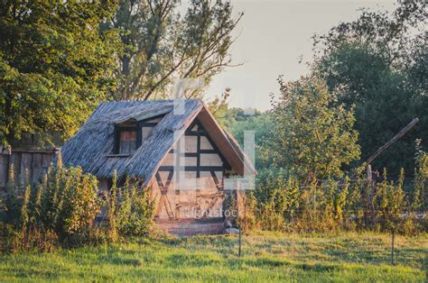 Straw roof cottage — Photo — Lightstock