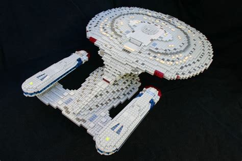 50 Jahre Star Trek: LEGO MOC USS Enterprise NCC-1701-D – zusammengebaut