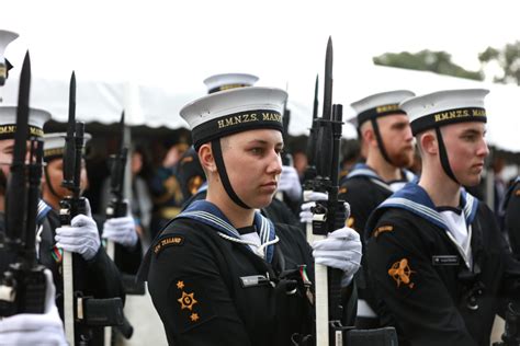 New Zealand Navy personnel of any gender can now wear makeup