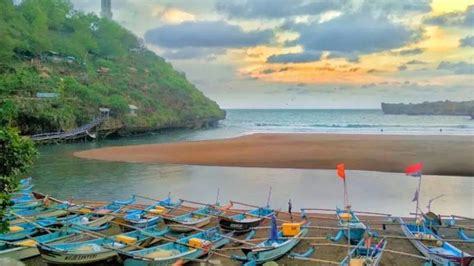 Rekomendasi Pantai Pasir Putih Di Yogyakarta - petawisata.id