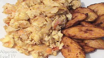 Nigerian Fried Plantain and Eggs (Dodo ati Eyin Dindin) - Nigerian Food TV