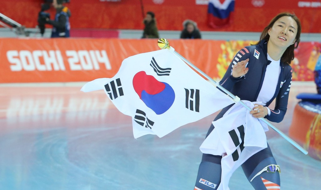 Lee Sang-hwa successfully defended her Olympic title. (Yonhap)