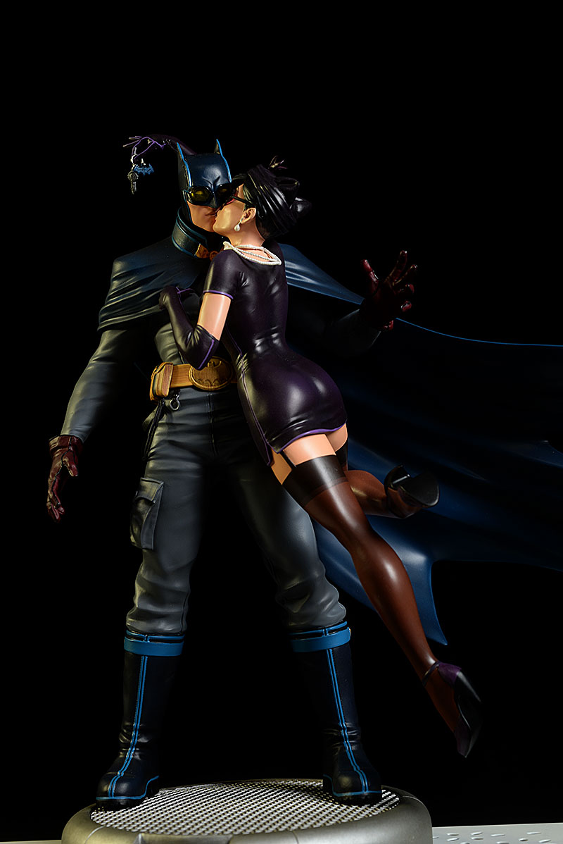 DC Bombshells Batman and Catwoman statue