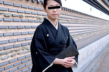 旦那の束縛から開放されて 喪服美人妻の秘めた欲求 沢田良美