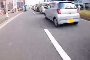 【全損】無理横断の自転車が原因で大怪我をしたバイク乗りの車載。