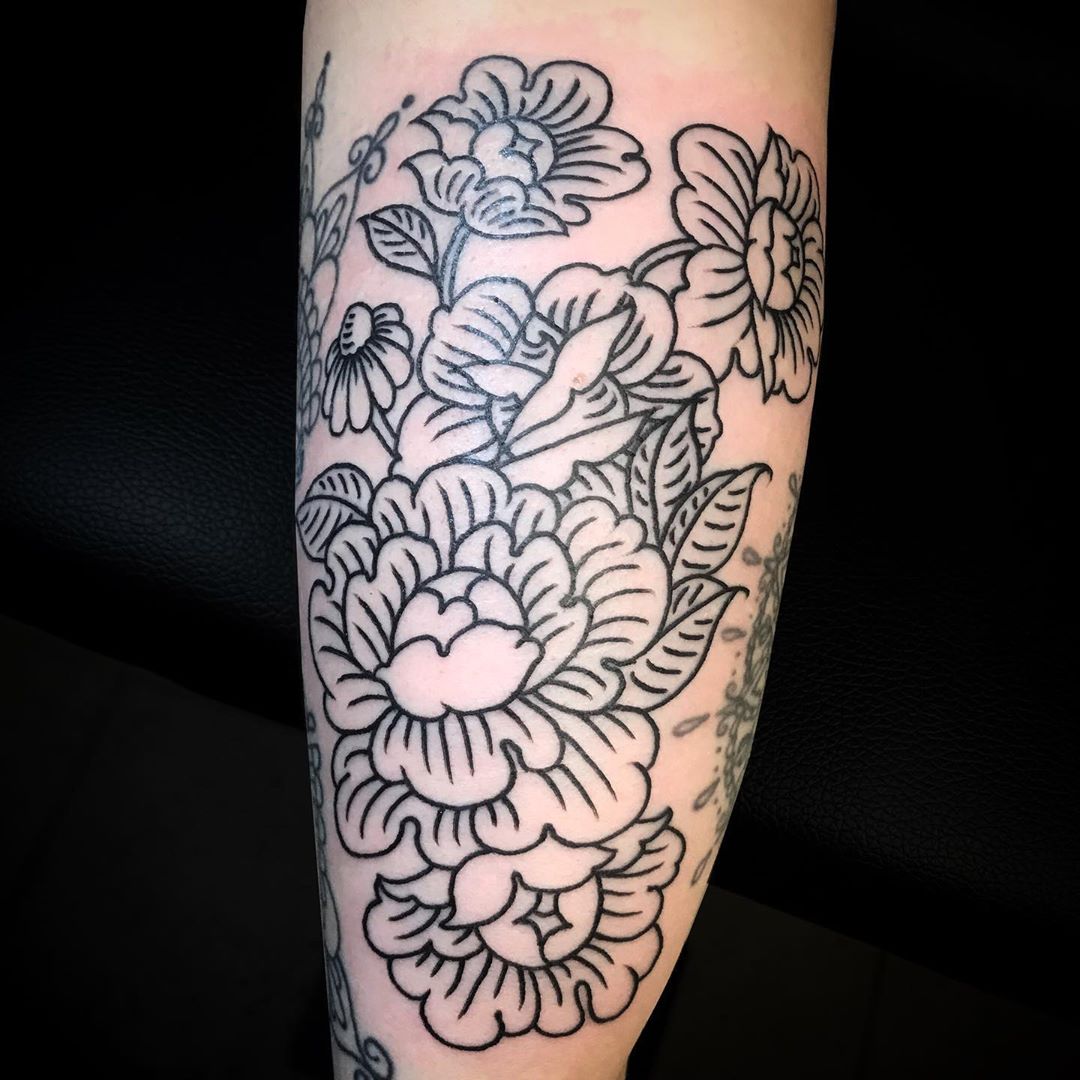 ISO Columbus Tattoo Artist who specializes in bold line work tattoos a la  Lisa Orth Classic line work only pieces bold black lines no shading  etc Suggestions  rColumbus