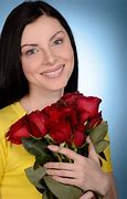 Image result for femmes avec une fleurs