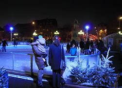 Image result for Tête Père Noel Patinoire