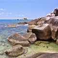 Gambar Pantai Bebatuan Indonesia