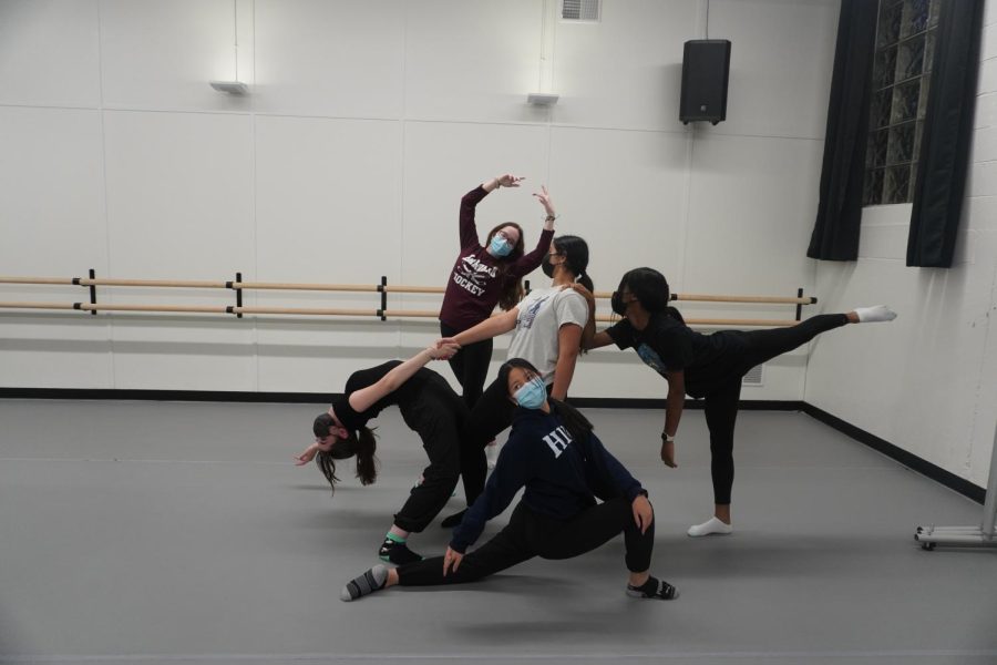 During rehearsal, Ariana Polevshchikova ’23, Caroline Grable ’25, Reet Tharwani ’24, Carmelita Robinson ’23 pose (back row, left to right) with Helen Zhang ’25 (front row). 