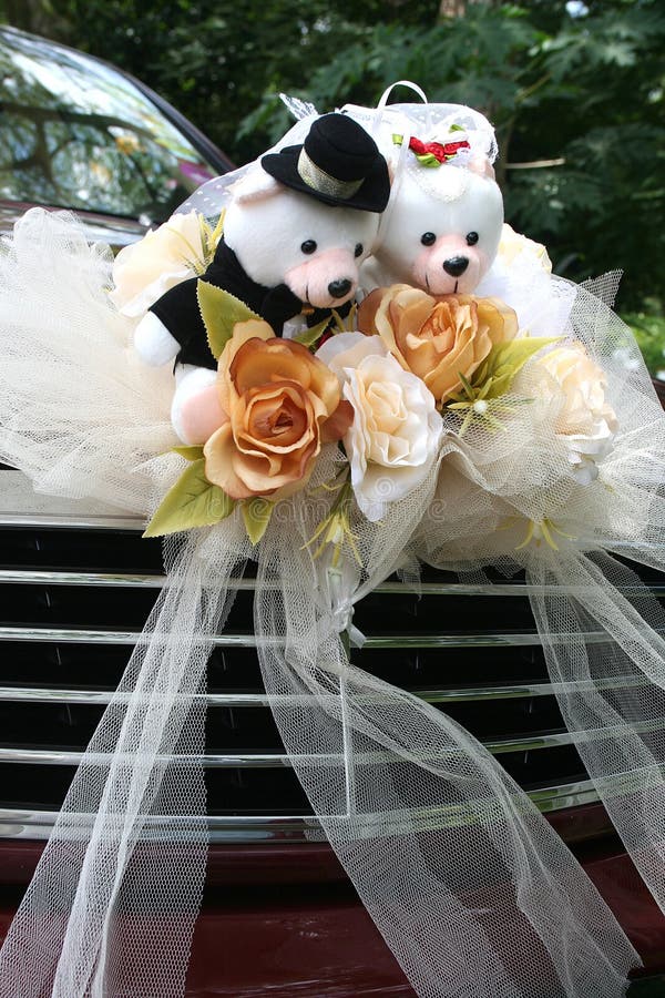 Wedding car with bear