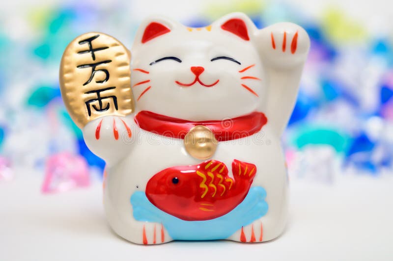 JAPANESE LUCKY CAT FIGURINE