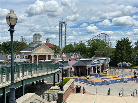 Six Flags Great Adventure Entrance