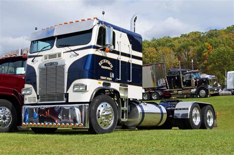 Semitrckn — Coe Freightliner Custom