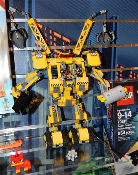 Toy Fair 2014: The LEGO Movie Emmet's Construct-o-Mech Photos! - Bricks and Bloks